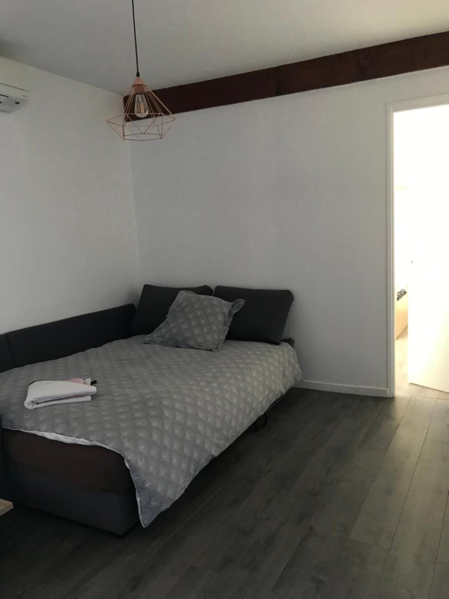 Appartement Dans Maison Brie-et-Angonnes ภายนอก รูปภาพ