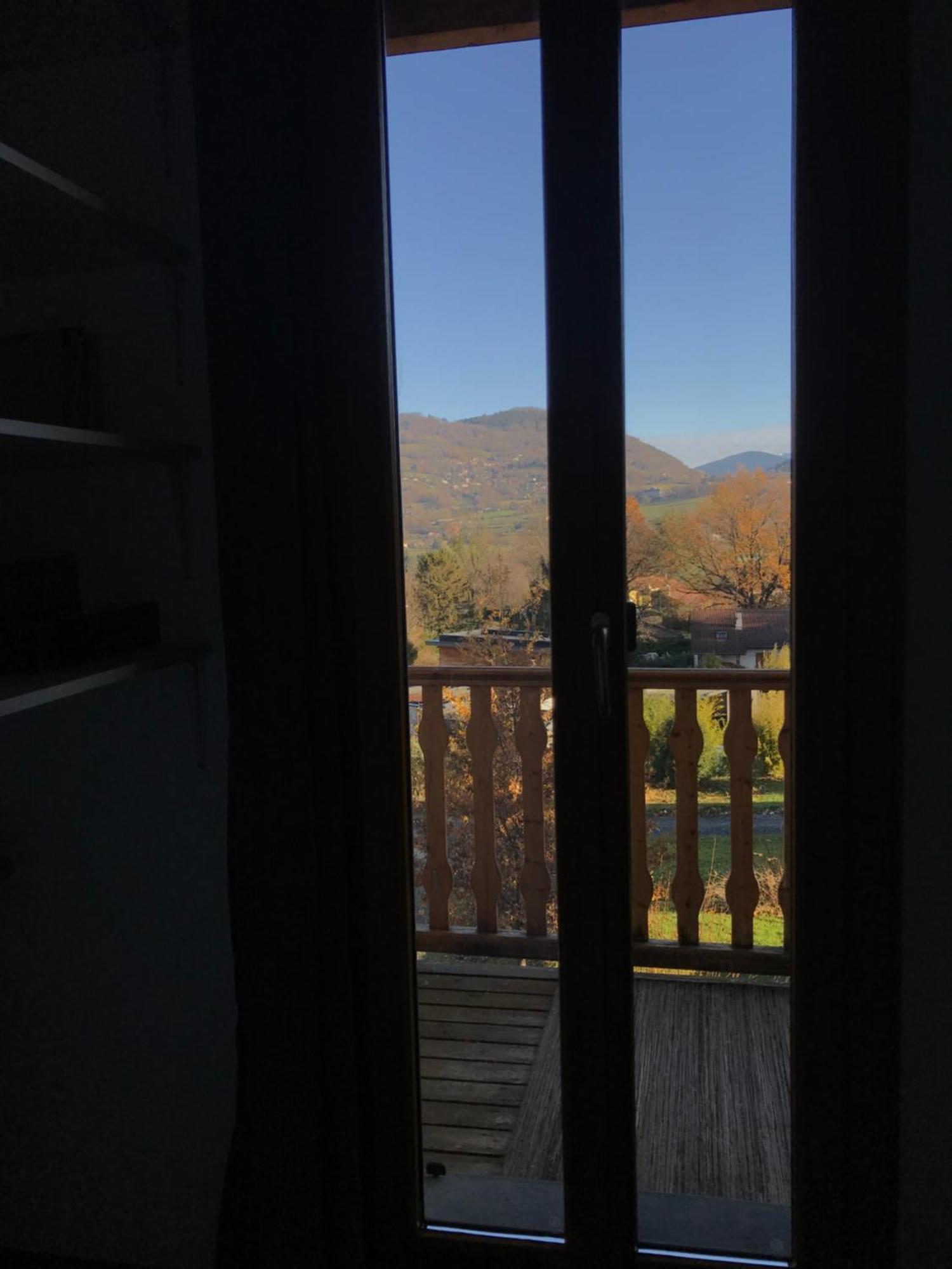 Appartement Dans Maison Brie-et-Angonnes ภายนอก รูปภาพ